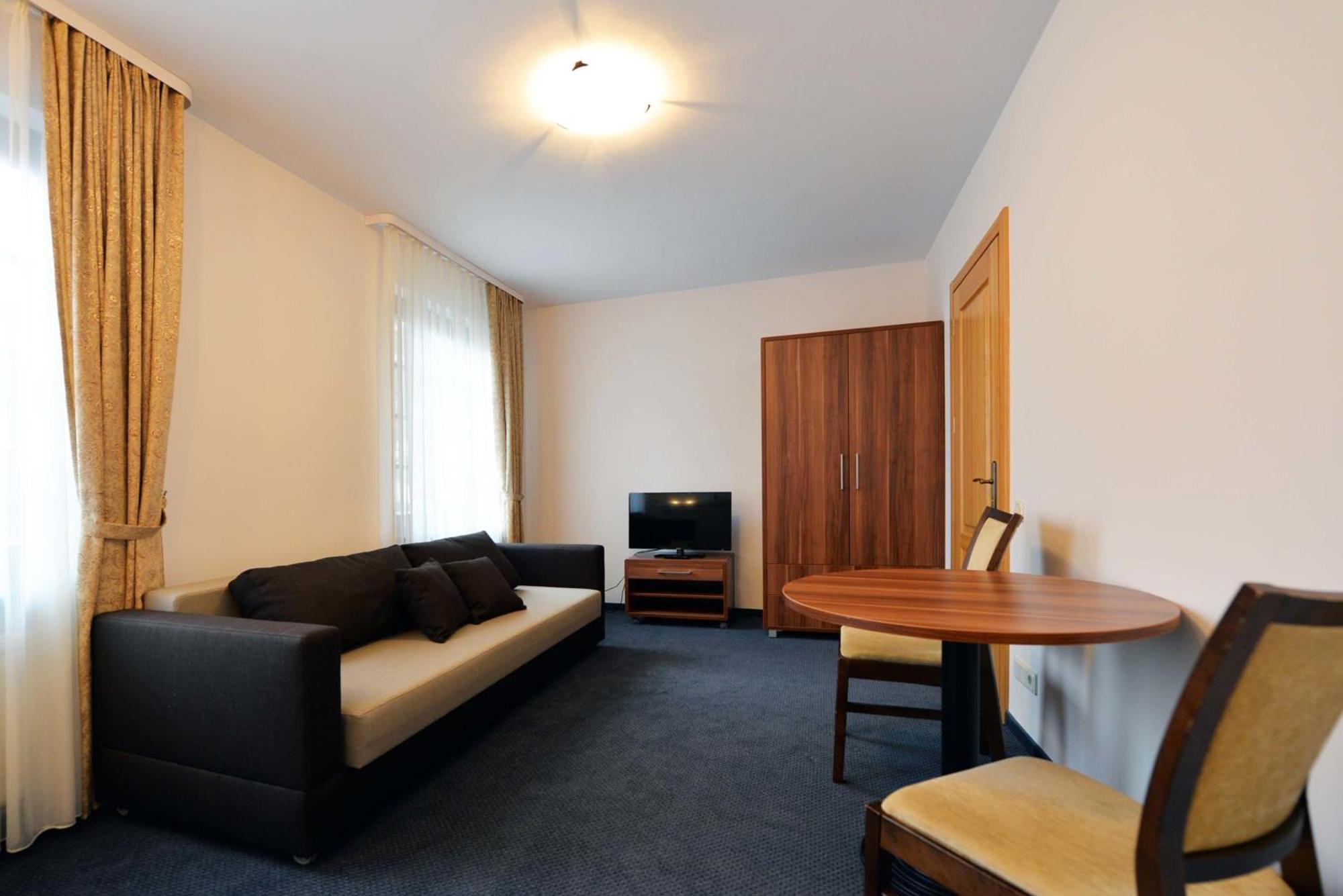 Guest House & Villa Astoma 帕兰加 客房 照片