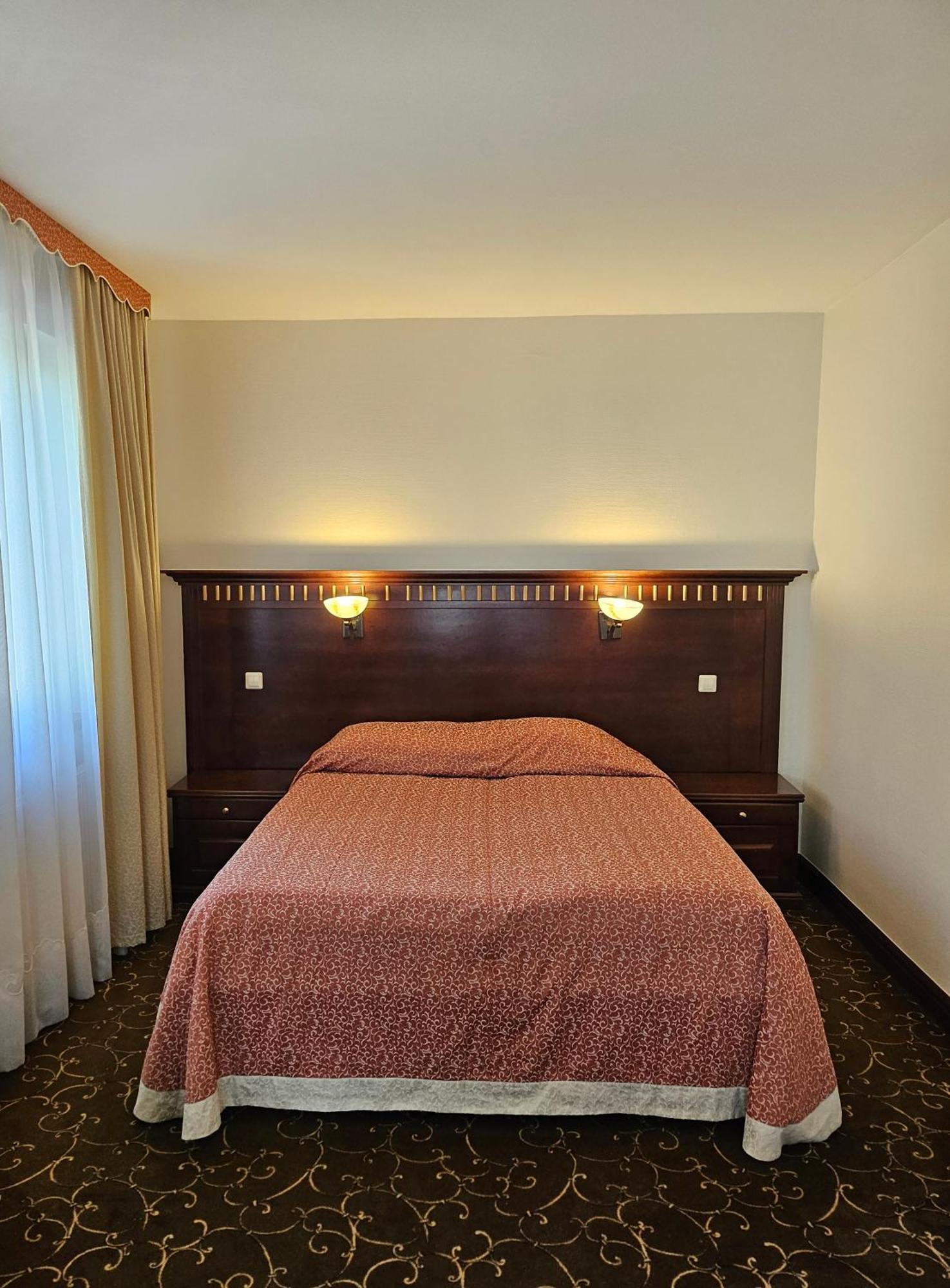 Guest House & Villa Astoma 帕兰加 外观 照片